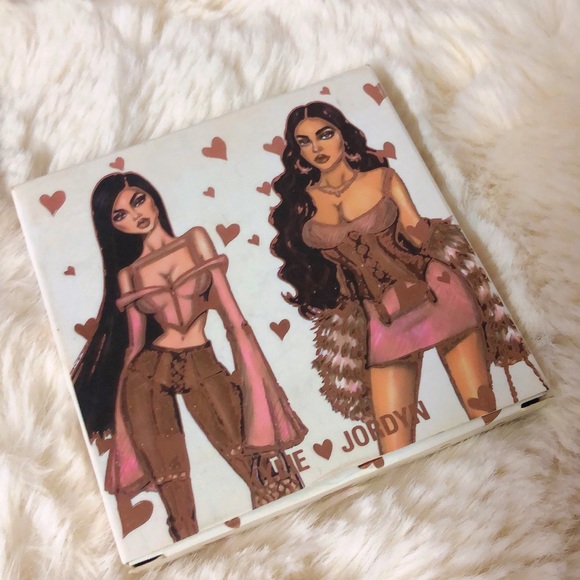 Kylie cosmetics highlighter palette